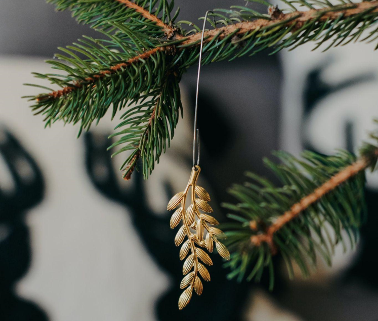 The Perfect Christmas Tree Skirt for Green Trees